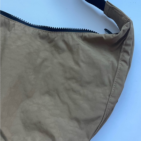 NWOT BAGGU Medium Crescent Bag - Picture 5 of 11